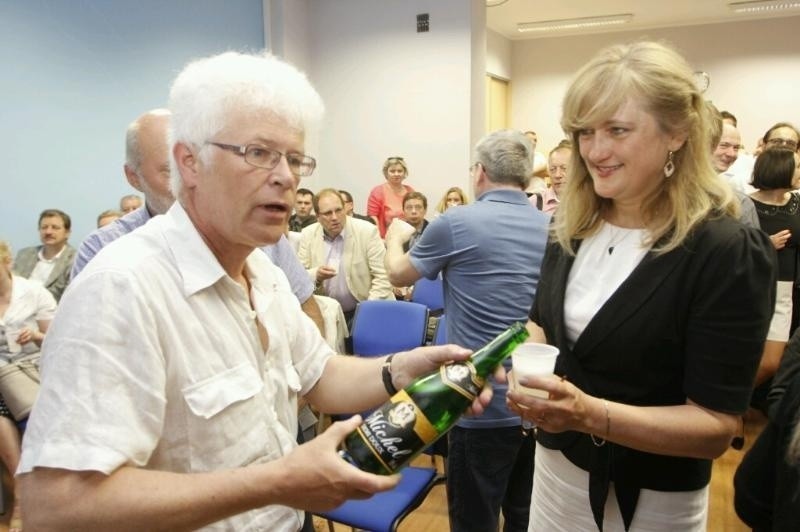 Wrocław: W sztabie PO wystrzeliły szampany. Ale Huskowski raczej bez mandatu