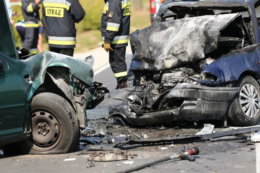 Stalowa Wola. Czołowe zderzenie dwóch samochodów