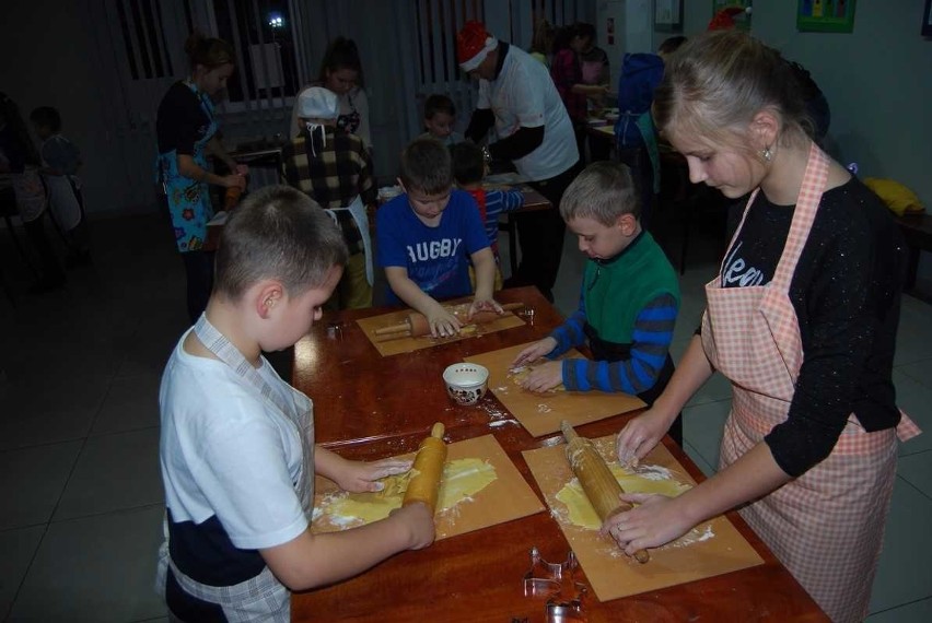 Biblioteka w Baranowie Sandomierskim zaprosiła dzieci i mamy na spotkanie z Mikołajem i bajką