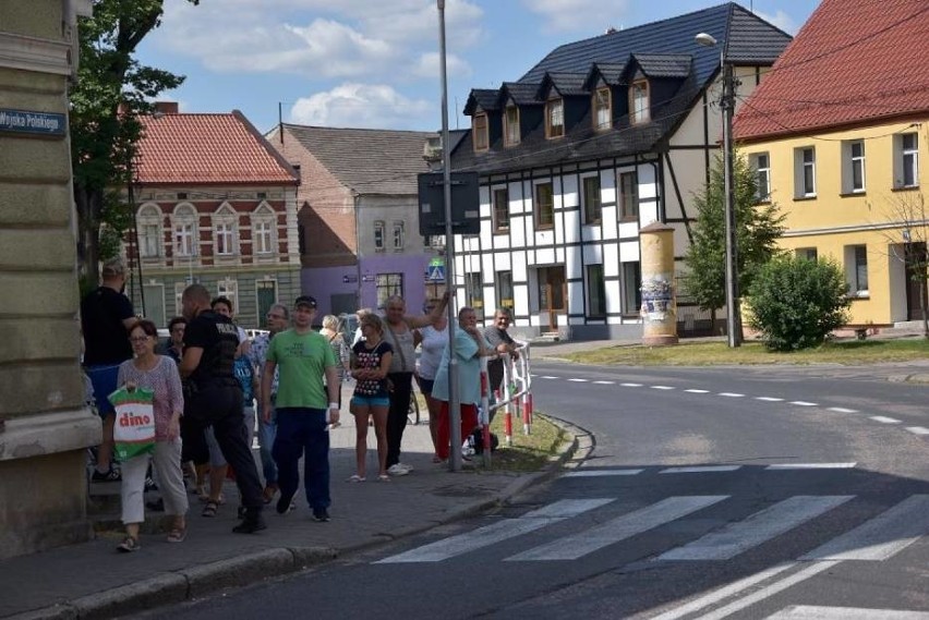 Od środy, 24 lipca, godz. 18 trwają negocjacje policji z...