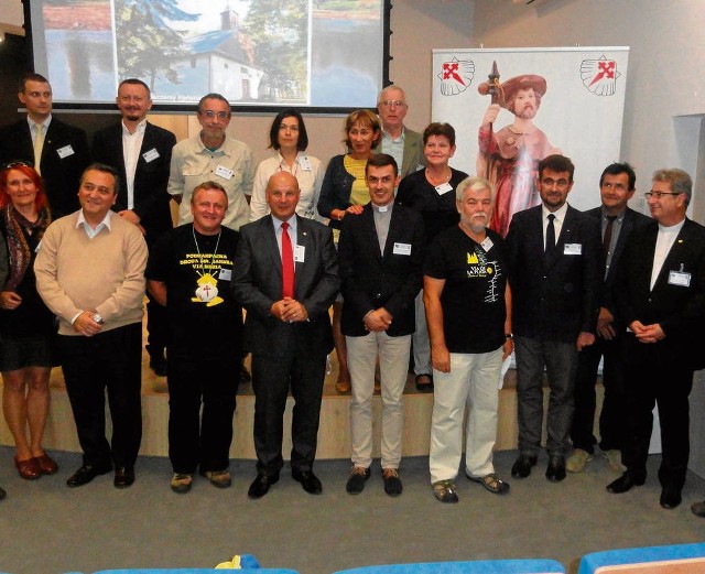 Uczestnicy jubileuszowego spotkania na konferencji w Michałowicach