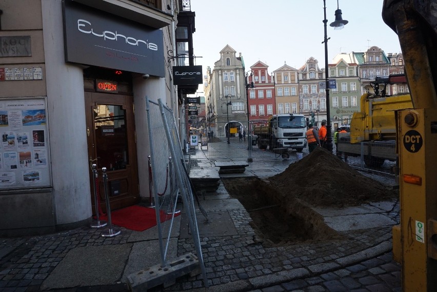 Stary Rynek: Utrudniono wejście do klubów go-go