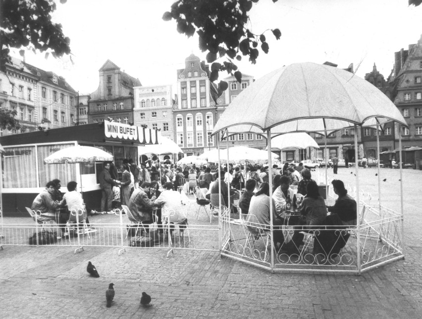 Ścisłe centrum Wrocławia w latach 90. XX wieku. 22 czerwca...