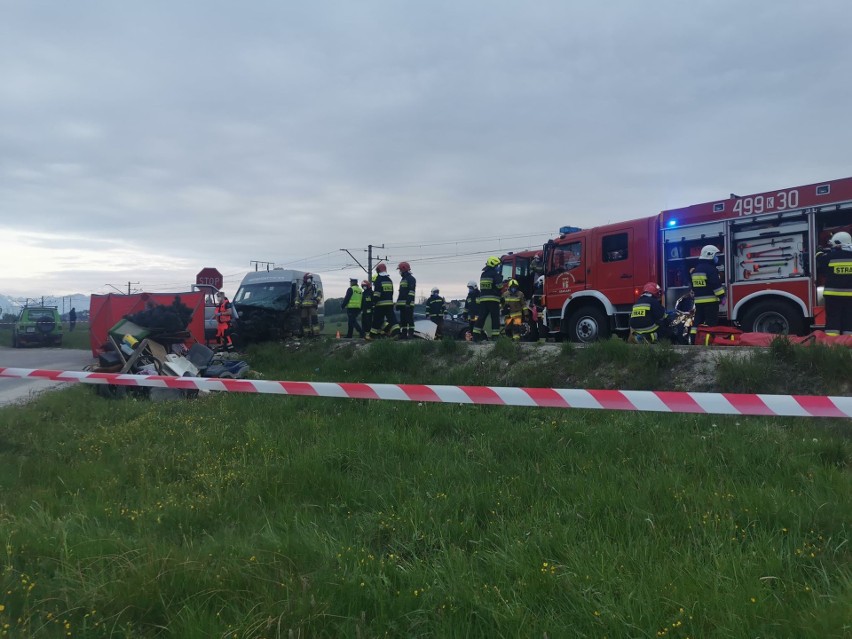 Szaflary. Poważny wypadek na zakopiance. Bus zderzył się czołowo z osobówką