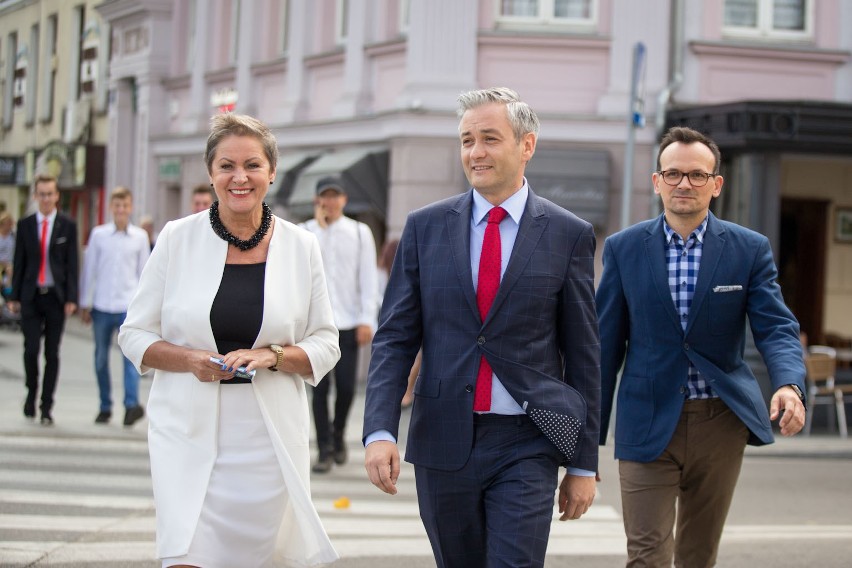 Podczas konferencji prasowej prezydent Robert Biedroń...