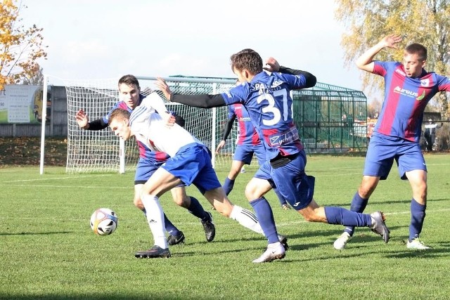 Piłkarze Spartakusa Aureus wygraną 2:1 z Orlętami zakończyli rundę jesienną w trzeciej lidze.