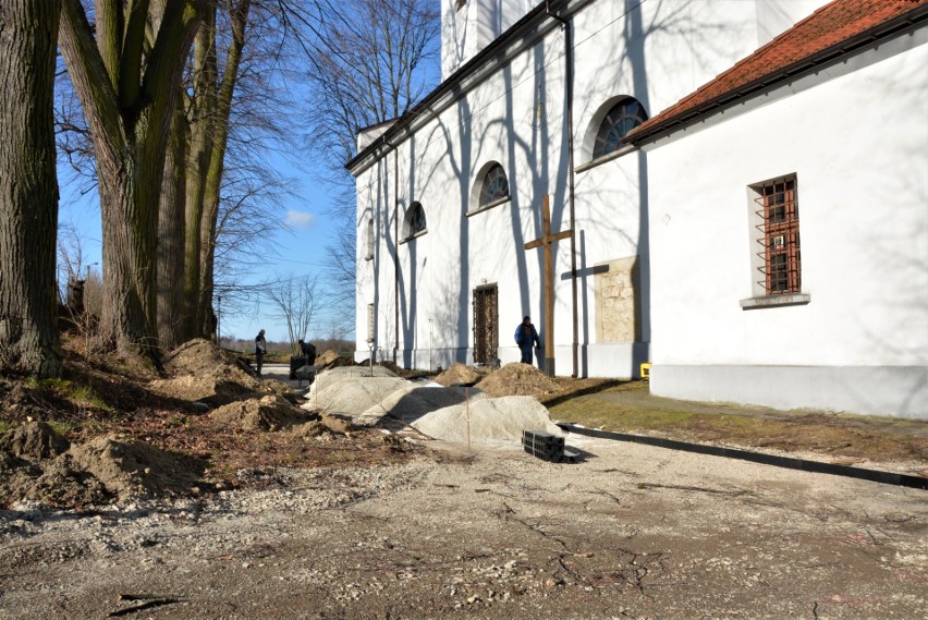 Prace na wzgórzu zamkowym i w parku miejskim