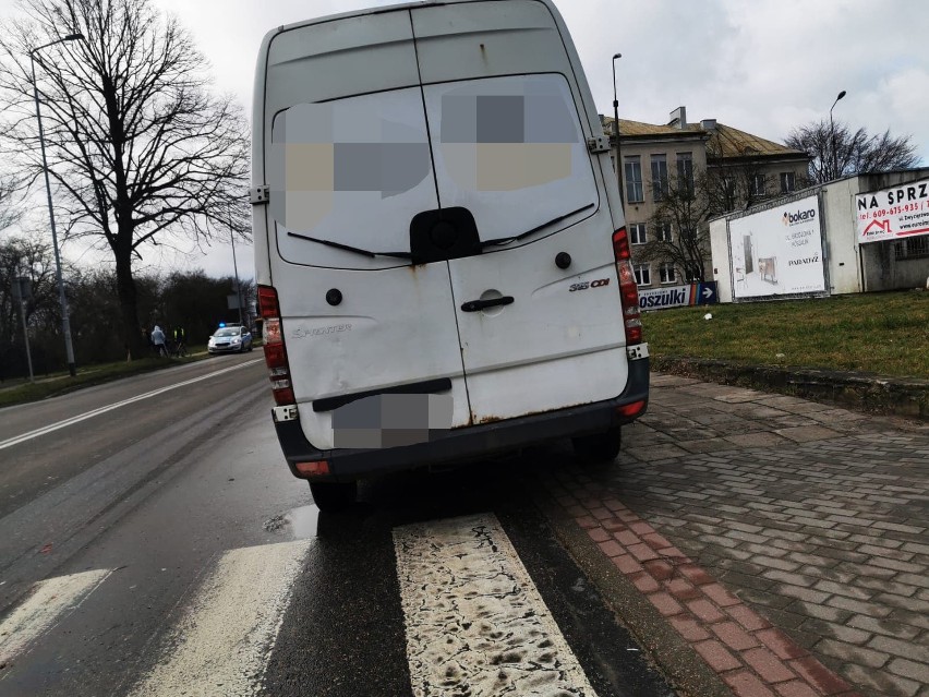 Zderzenie dwóch samochodów dostawczych na ulicy Szczecińskiej w Koszalinie [ZDJĘCIA]