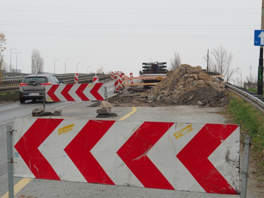 Trwa remont południowego wiaduktu na ul. Dąbrowskiego. Do...