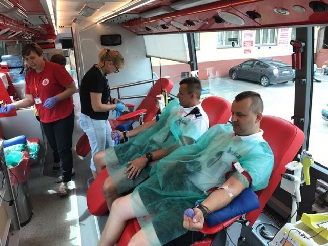 Siemiatycka policja zachęciła mieszkańców do oddania krwi rannemu policjantowi z Komendy Stołecznej Policji z Warszawy.