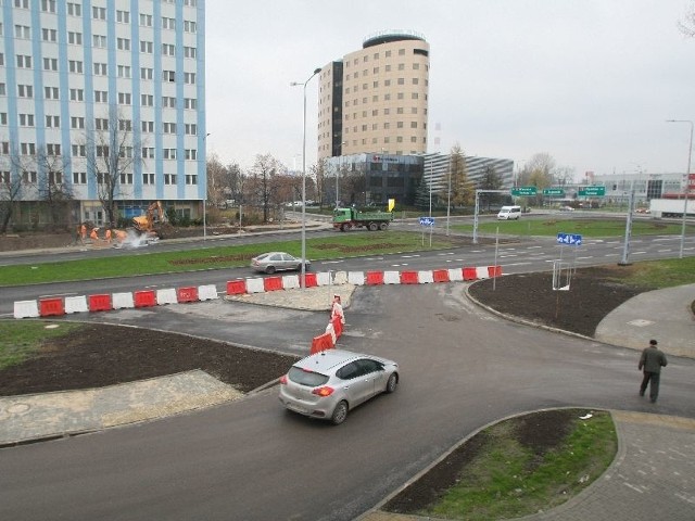 Niebawem bandy zastawiające wjazd w ulicę Okrzei z Zagnańskiej zostaną usunięte. Te blokujące wyjazd &#8211;zostaną.