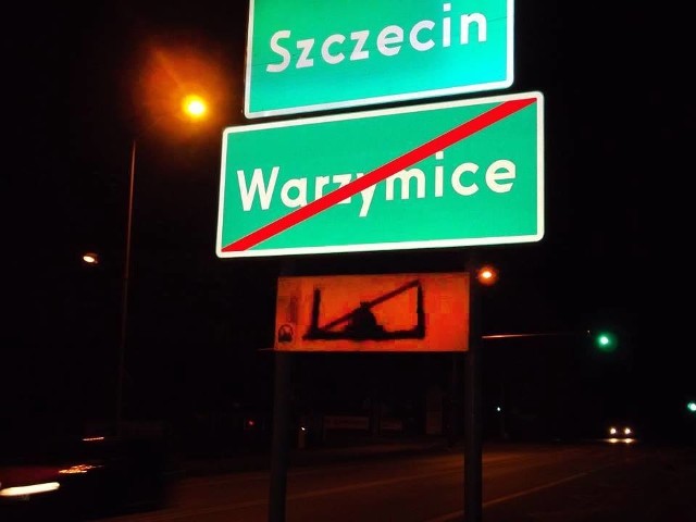 Transparent z przekreślonym wizerunkiem meczetu powiesili na granicy Warzymic i Szczecina osoby popierające akcję Młodzieży Wszechpolskiej. Zdjęcia na alarm@gs24.pl przesłał nam Internauta Adrian.Czytaj również: "Nie dla islamizacji Europy". Student Uniwersytetu Szczecińskiego wyrzucony z akademika z naklejki