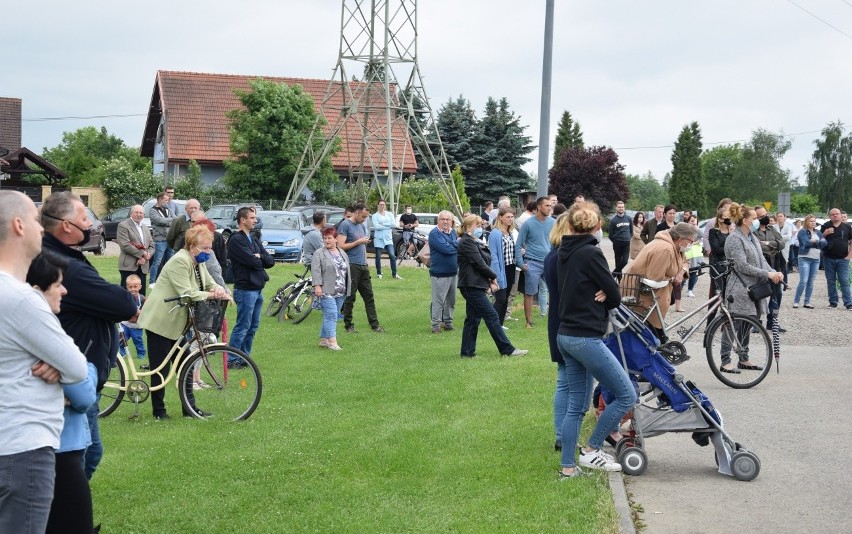 Mieszkańcy Jeziorzan na zebraniu wiejskim ustalili, że...