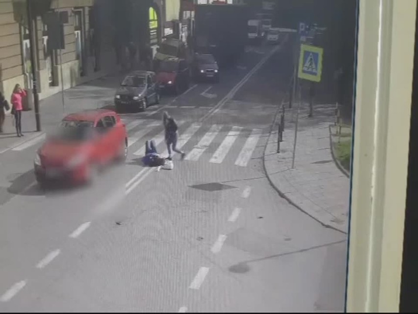 Wypadek w Gliwicach na przejściu: 38-latka potrącona na przejściu dla pieszych WIDEO + ZDJĘCIA