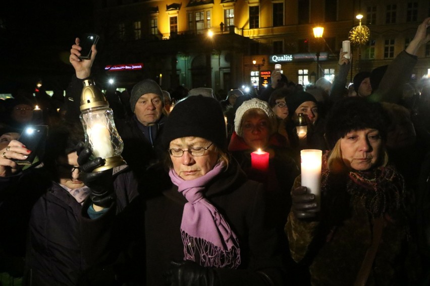 Ku pamięci Pawła Adamowicza. Wrocławski marsz milczenia (ZDJĘCIA)