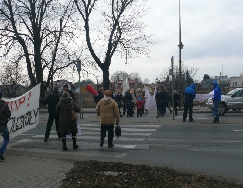 Rodzice blokowali Aleję 3 Maja w Ostrowcu