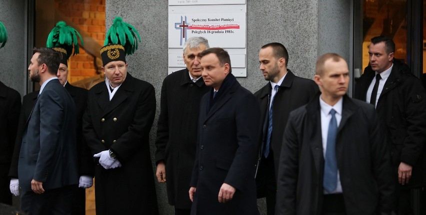 Prezydent Andrzej Duda dziś w Katowicach: złożył wieniec pod Krzyżem przy Kopalni Wujek 