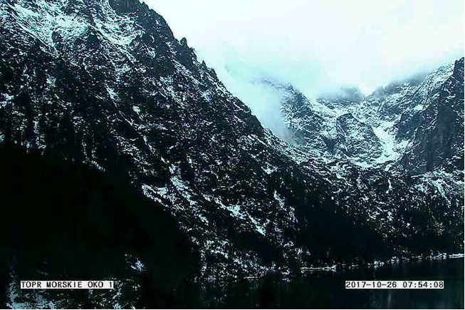 Coraz więcej śniegu w Tatrach [ZDJĘCIA Z KAMER TOPR]