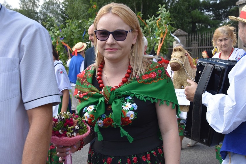 Takich wieńcow, jak na gminnych dożynkach w Sękowej nie ma nigdzie. Zachwycają kunsztem wykonania. Świętują wszyscy mieszkańcy