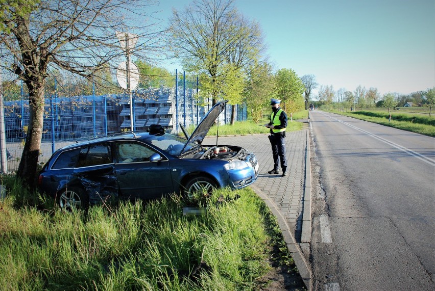 Wypadek na drodze wojewódzkiej nr 212. Dwie kobiety w szpitalu [ZDJĘCIA]