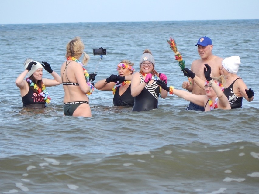 Jak co tydzień na plaży w Ustce nie zabrakło w niedzielę...