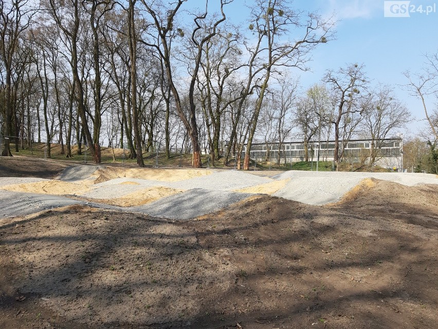 Garby i hopki na Twardowskiego. Pierwszy pumptrack powstaje w Szczecinie [ZDJĘCIA]