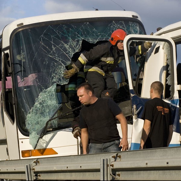 Zderzenie autobusów w Woli KomborskiejDwa autobusy i samochód osobowy zderzyly sie w Woli Komborskiej. Zdjecia zrobione przez uczestniczke wypadku autobusów w Woli Komborskiej.