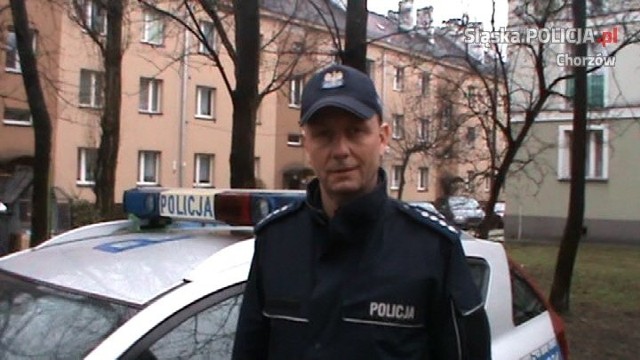 Dzielnicowy z chorzowskiej jedynki – st. asp. Maciej Przywarka, wracając ze służby zatrzymał poszukiwanego mężczyznę