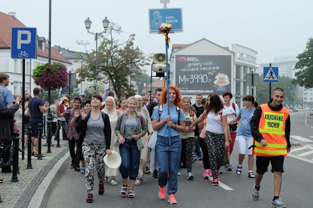 W tym roku pielgrzymi wędrować będą pod hasłem „Chrzest Bożym miłosierdziem”. To jedna z najdłuższych pieszych pielgrzymek na Jasną Górę w Polsce. Zakończy się 12 sierpnia uroczystą Mszą św. przed obrazem Matki Boskiej Częstochowskiej.