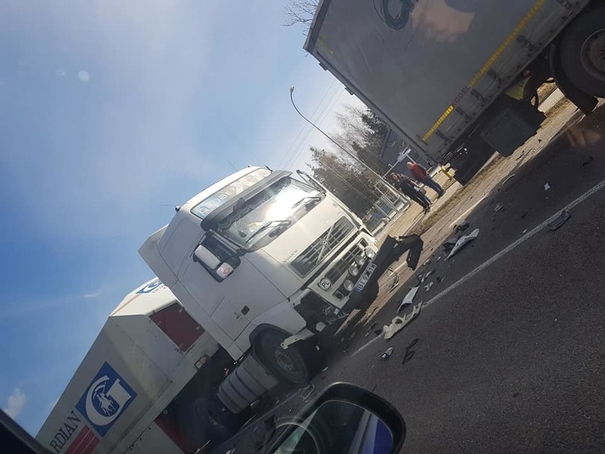 Grabówka. DK 65 zablokowana po zderzeniu dwóch samochodów ciężarowych [ZDJĘCIA]