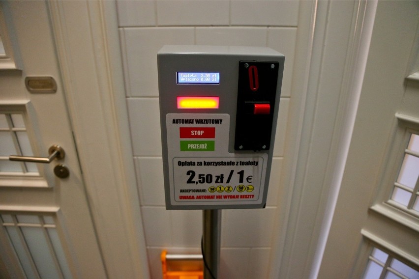 Automat przy WC na Dworcu Głównym we Wrocławiu