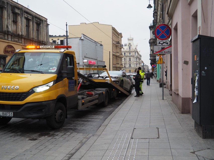 Łódź: Straż miejska odholowywała źle zaparkowane samochody