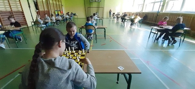 Turniej szachowy został rozegrany we wszystkich szkołach naszej gminy, między innymi w Publicznej Szkole Podstawowej we Wrzosie.
