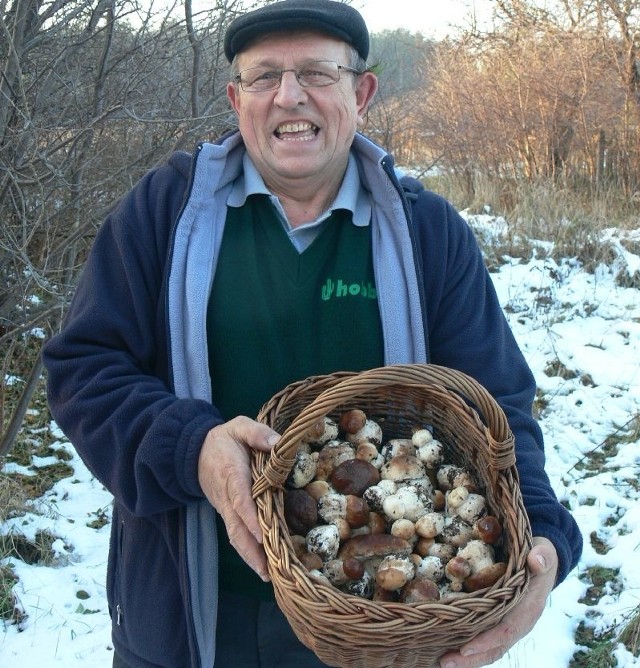 Jacek Kwiecień z Łącznej pod śniegiem znalazł kilkadziesiąt pięknych borowików.