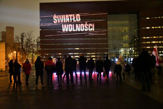 Wrocławianie zapalili "Światło wolności" na pl. Wolności.