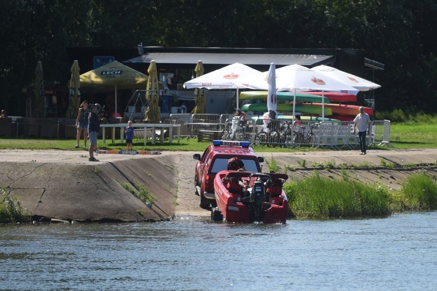 Trwają poszukiwania osoby, która wpadła do Warty