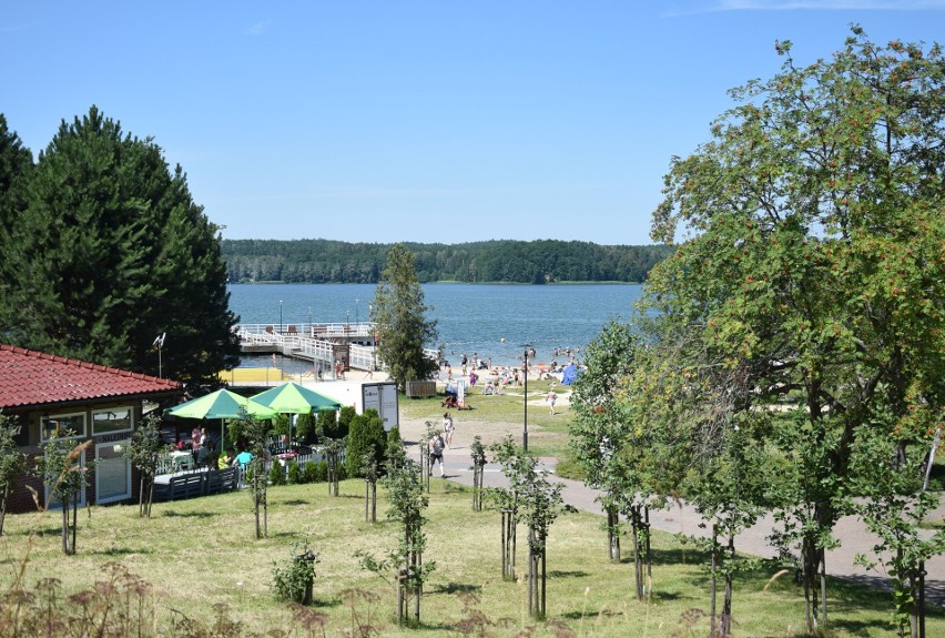 Wakacje na plaży w Charzykowach.