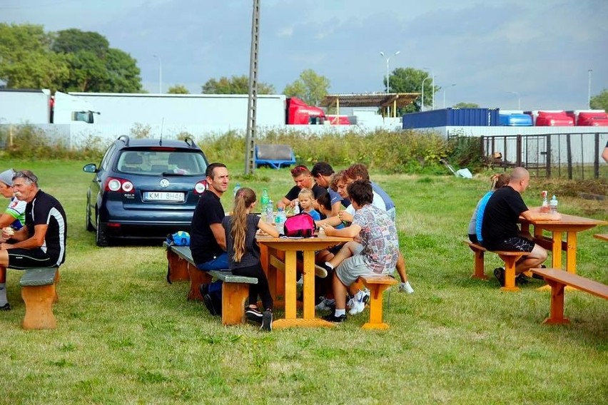 Miechów. Rowerowym rajdem na sportowo pożegnali wakacje [ZDJĘCIA]