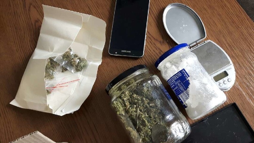 21-latek z Błonia aresztowany za posiadanie narkotyków