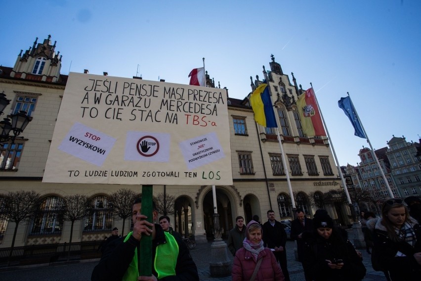 Protest mieszkańców TBS Wrocław w rynku 14.03.2022