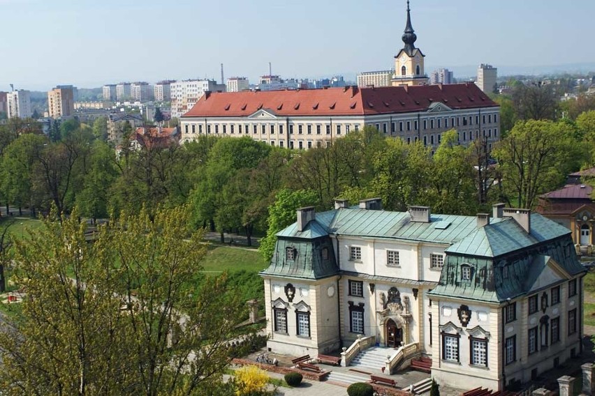 Zamek, Pałacyk i Aleja pod Kasztanami (Rzeszów)...