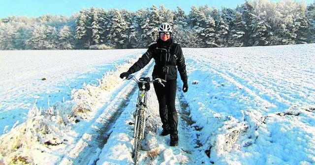 - Jazda na rowerze zimą też może sprawić nam wiele radości. Pod warunkiem jednak że się do niej dobrze przygotujemy -  tłumaczy Joanna Dobosz z Tczewa, która od lat popularyzuje wraz z mężem i przyjaciółmi  całoroczną turystykę rowerową.