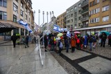 Chanukowy świecznik wrócił na Oławską we Wrocławiu. Sprawcami zniszczenia poprzedniego zajmie się sąd rodzinny. Ich rodzice przepraszają