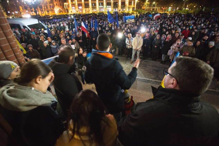 Setki słupszczan pod ratuszem manifestowało przeciw wojnie