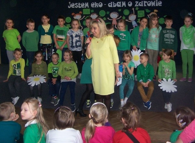 Dyrektor Szkoły Podstawoej nr 3 w Tarnobrzegu Anetta Martyniuk była pod wrażeniem występu dzieci.