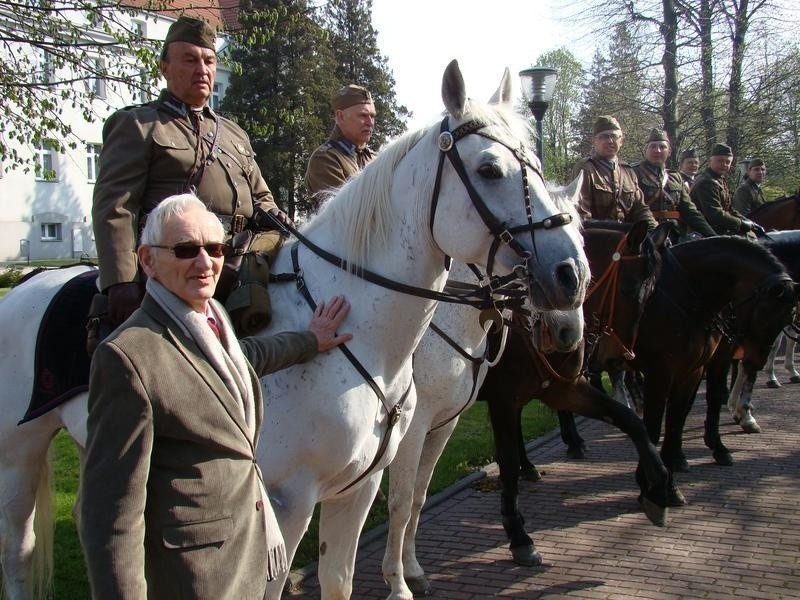 Rajd ułanów z Oświęcimia do Alwerni szlakiem ucieczki rotmistrza Pileckiego z KL Auschwitz [WIDEO]