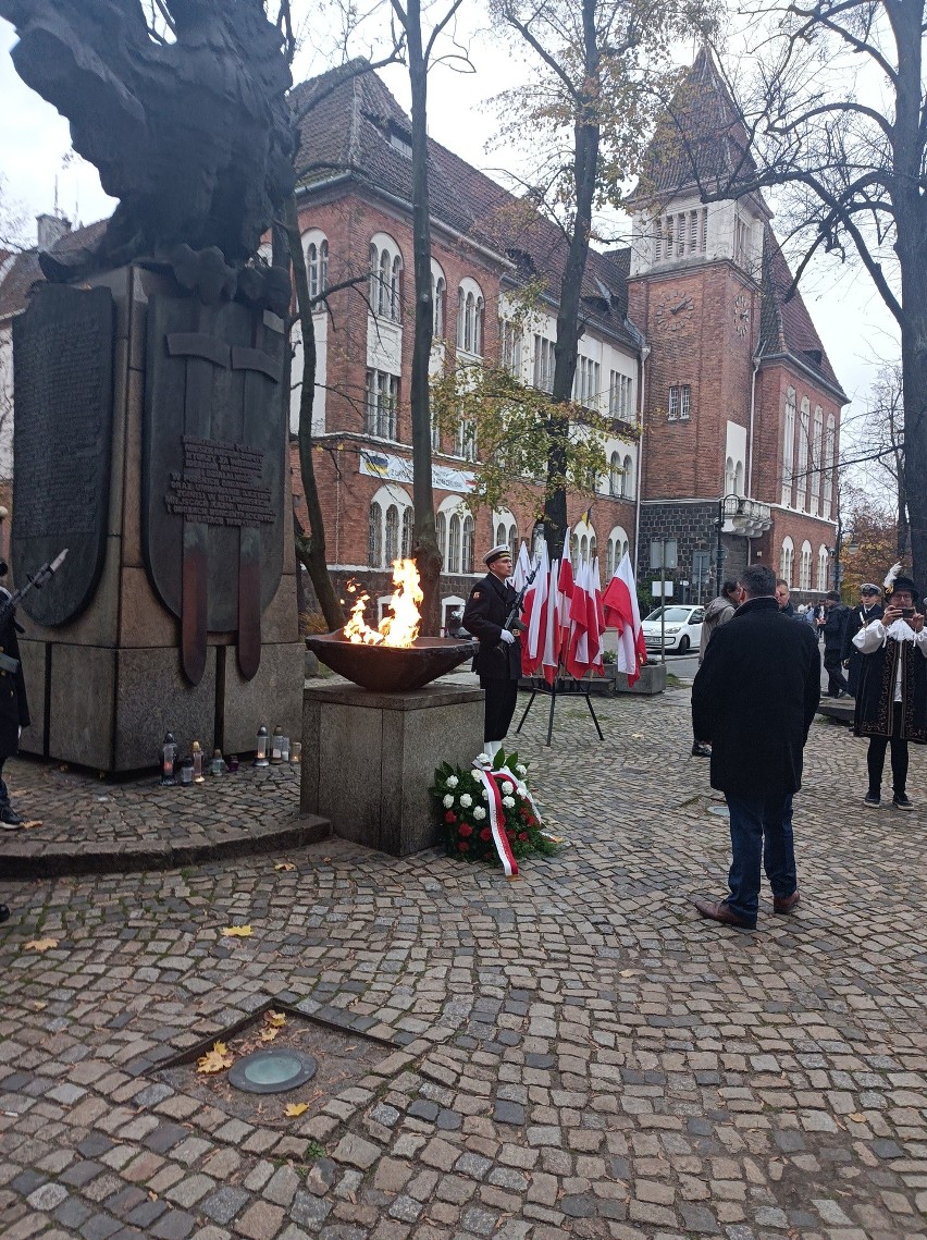 Sopot: Kwiaty i znicze dla historycznych i niedawnych...