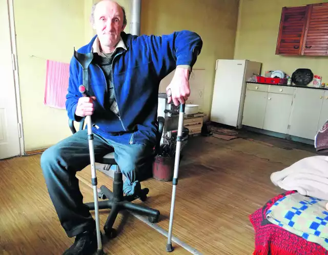 Tadeusz Joachimiak z Kozub może stracić swój dom, bo nie jest w stanie spłacić kosztów naprawy samochodu, z którym się zderzył
