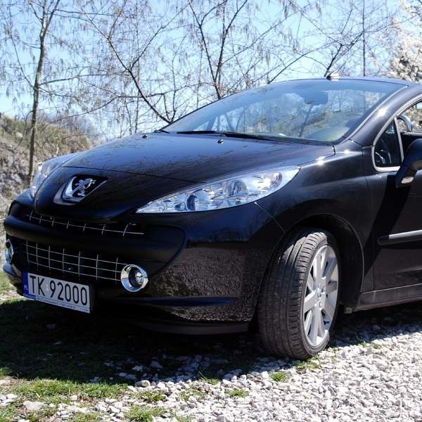 Trzeci model Peugeota coupe-cabrio jest już w salonach.