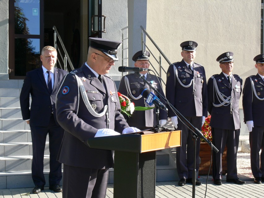 .  Uroczystość rozpoczął gospodarz obiektu, który...